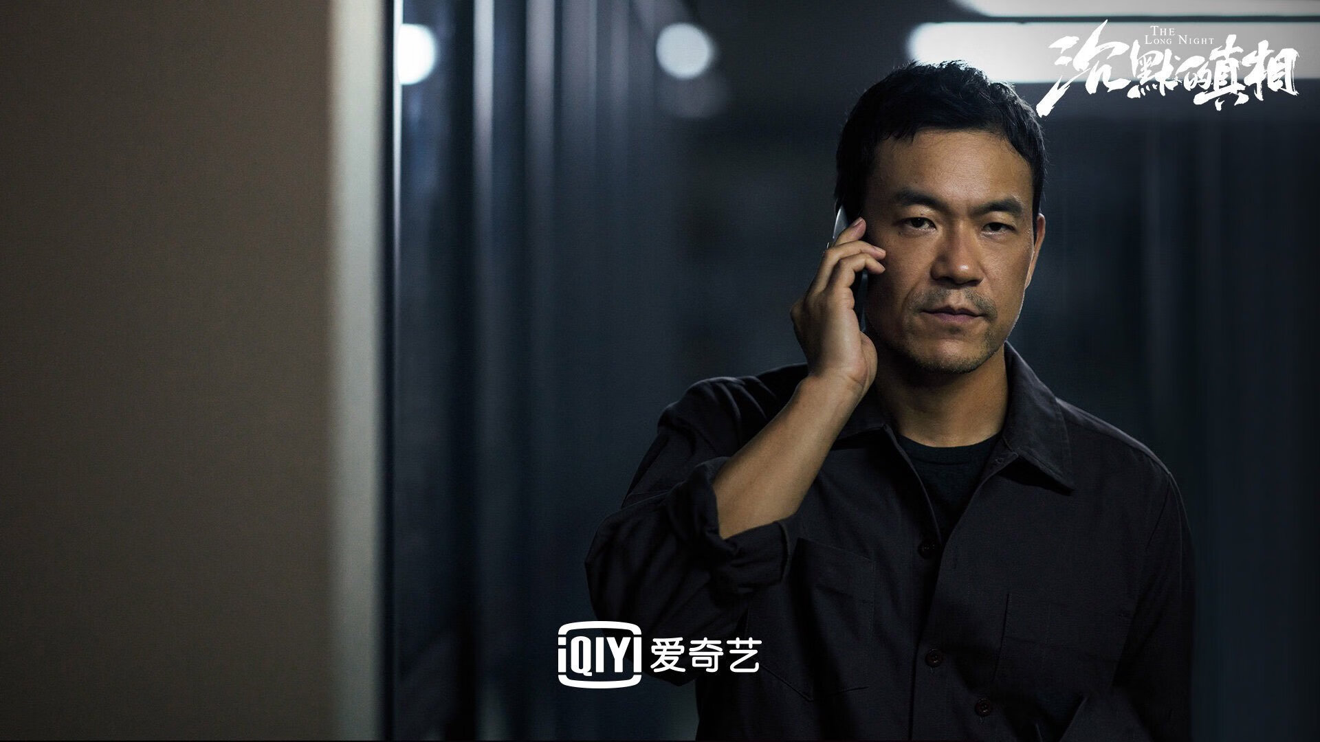 在与雷霆的比赛中，库里多次“空中飞人”般投中远距离三分，成众人焦点！