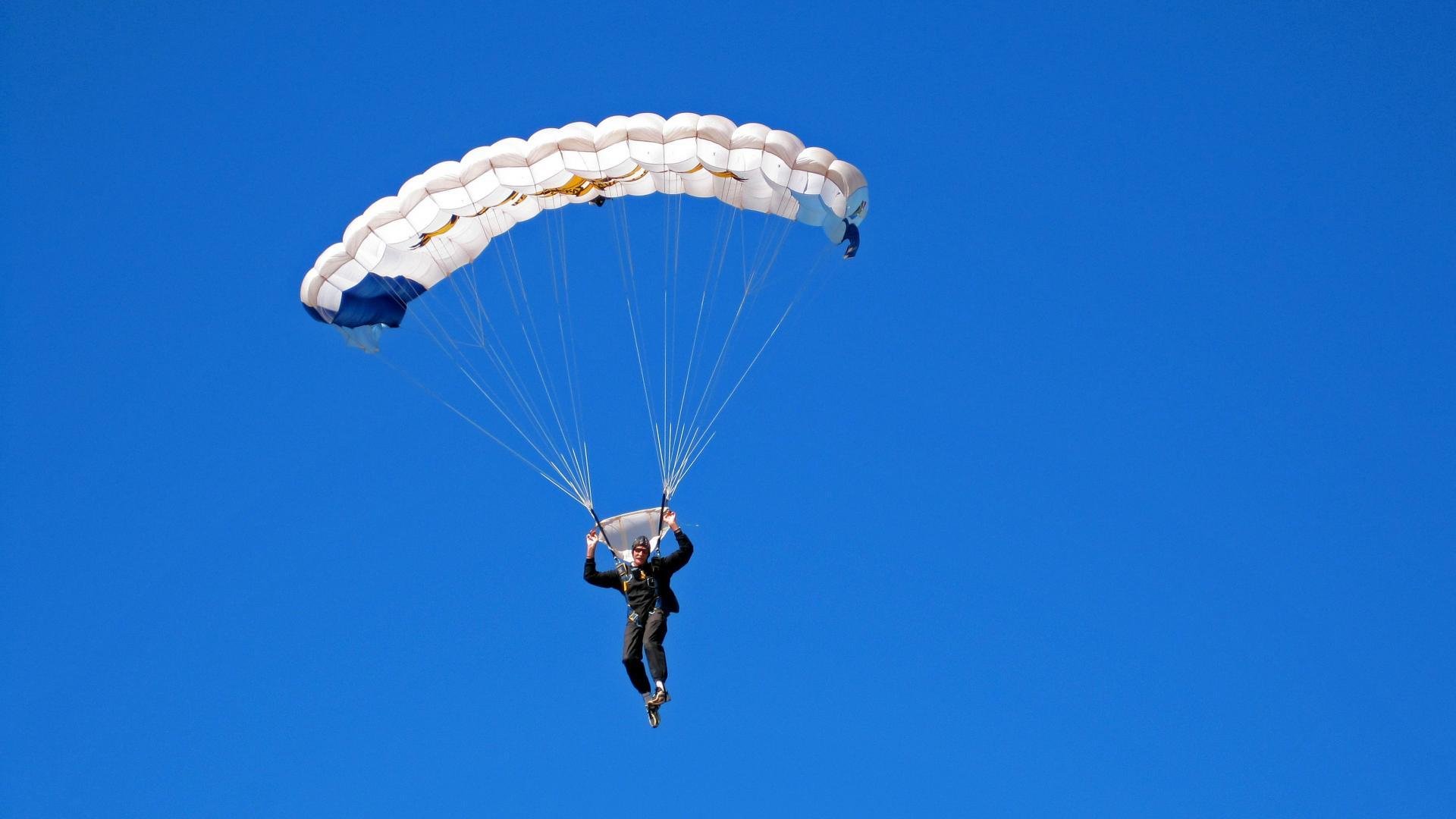 德甲精彩瞬间：关键扑救阻击对手反攻，战术变化层出不穷，德甲扑救榜