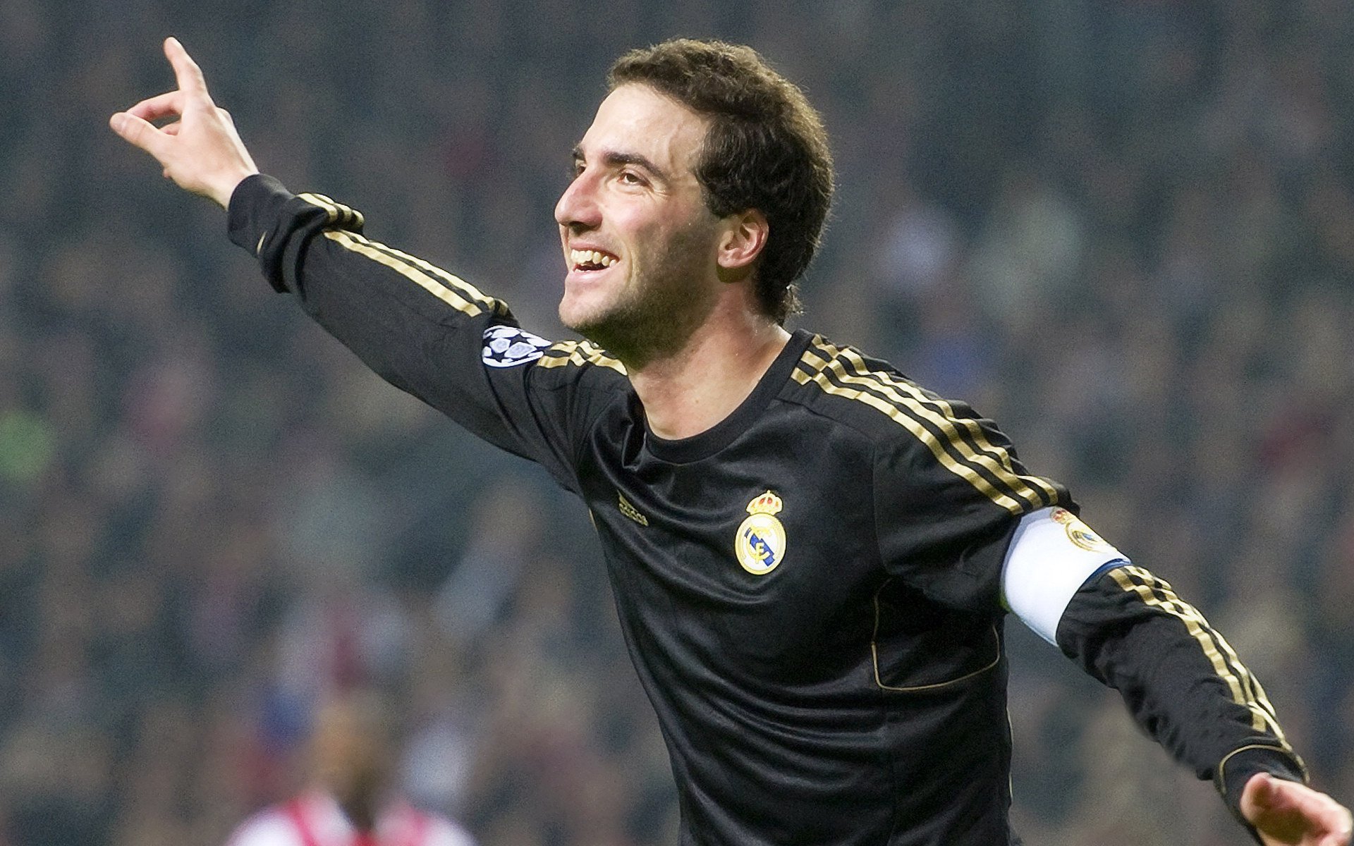 电竞主播带动粉丝经济,新玩法引爆网络热潮,电竞主播赚钱吗